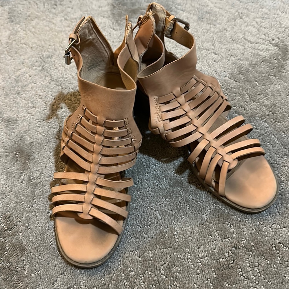 Dress shoe